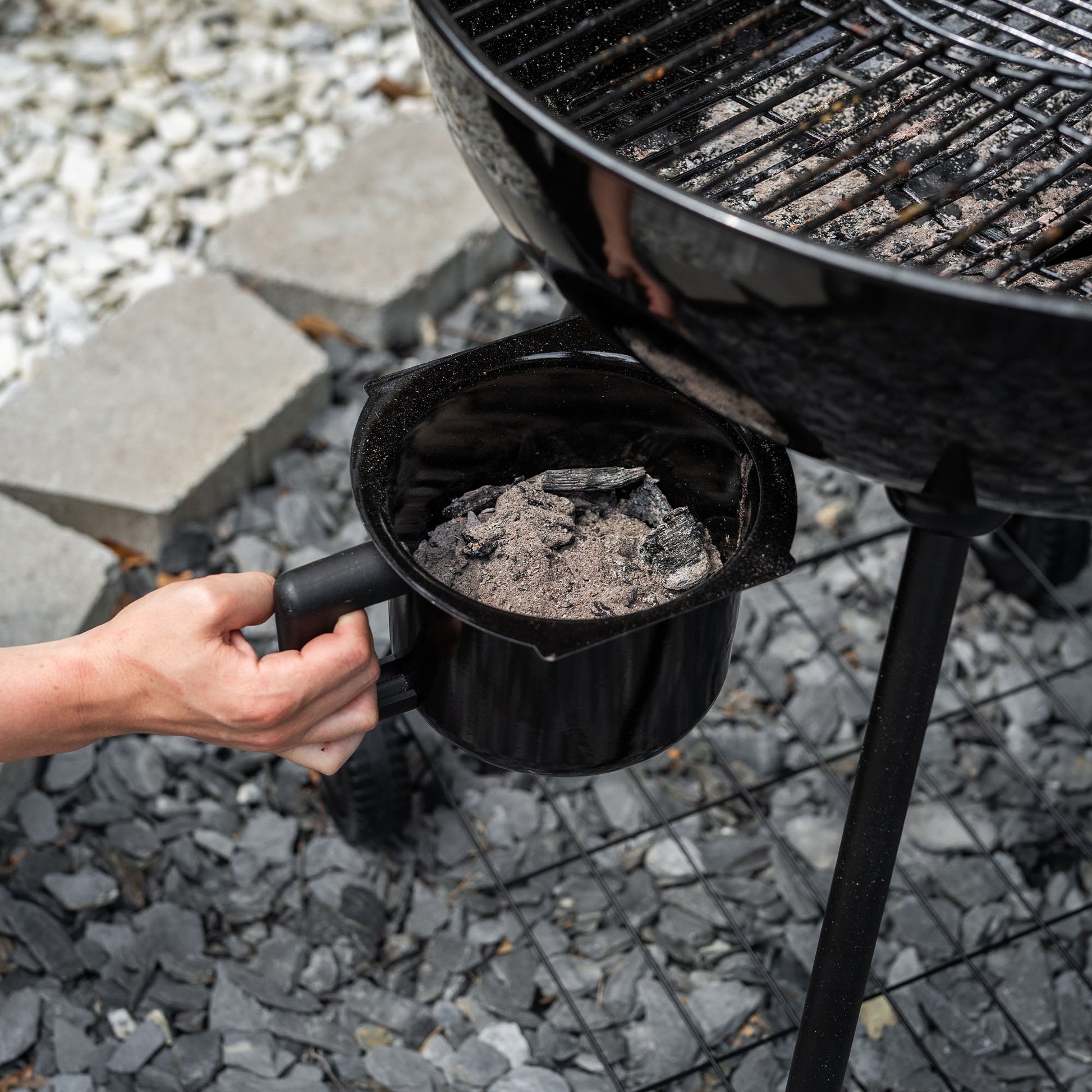 EasyDump™ ash pan for simple cleaning.