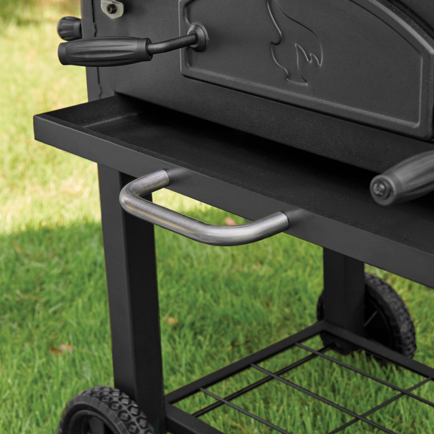 Char-Griller traditional ash tray.
